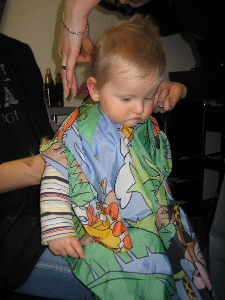 Max beim Friseur